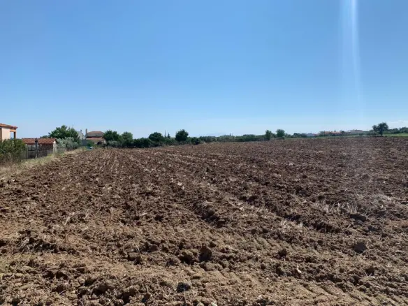 Land Of 5880 M² In The Suburbs Of Thessaloniki