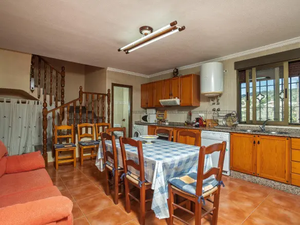 4-bedroom Terraced House In Fortuna, Spain (550 M²)