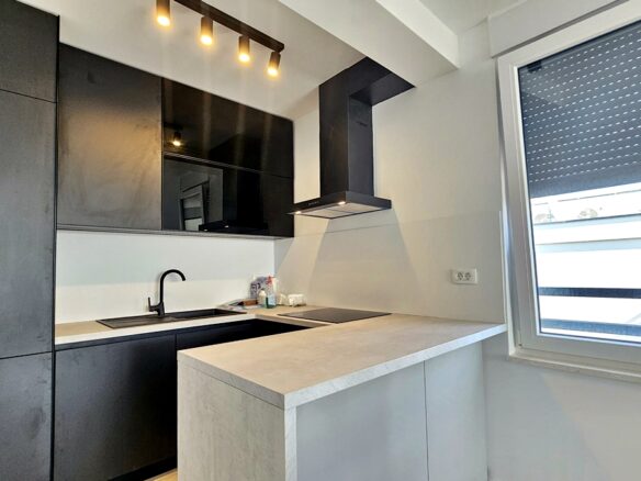 Dvosoban stan od 80 m² s pogledom na more u Trogiru