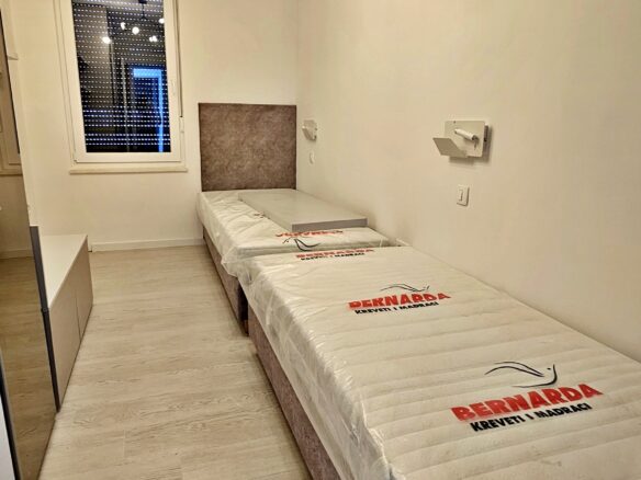 Dvosoban stan od 80 m² s pogledom na more u Trogiru