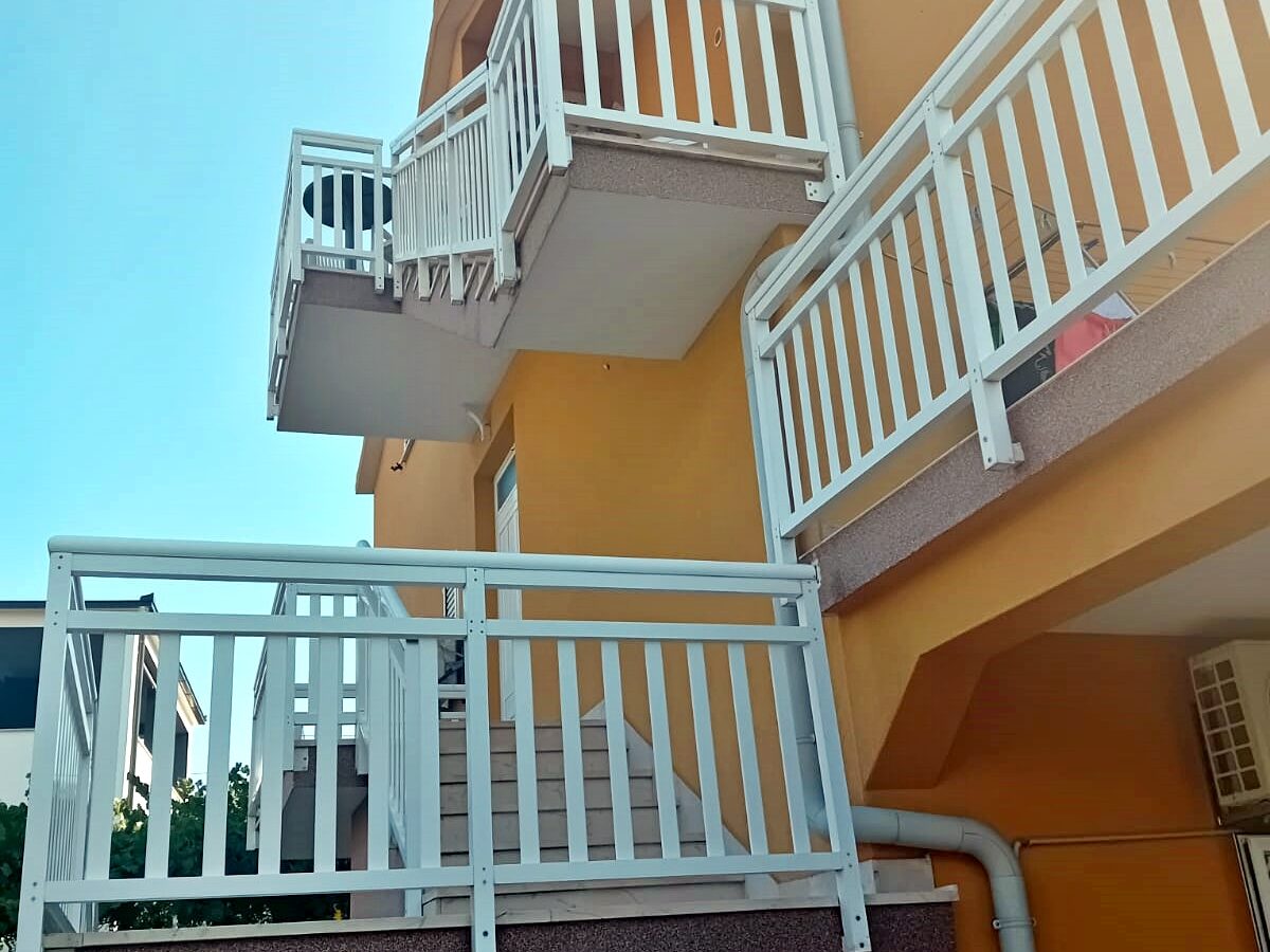 Apartment House In Okrug Gornji/Čiovo, Second Row From The Sea – 5 Apartments