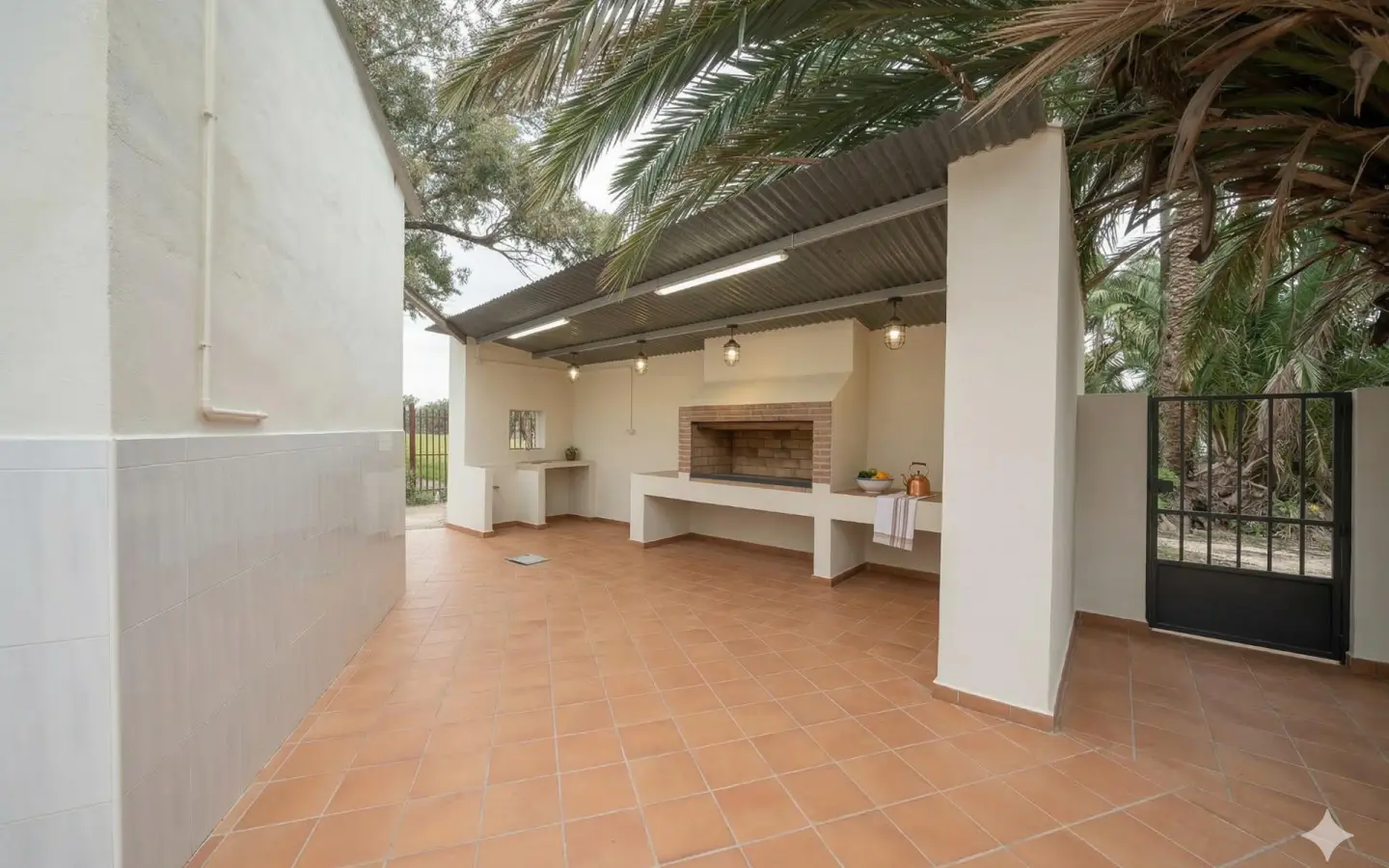 3-bedroom Industrial Unit In Crevillent, Spain (847 M²)