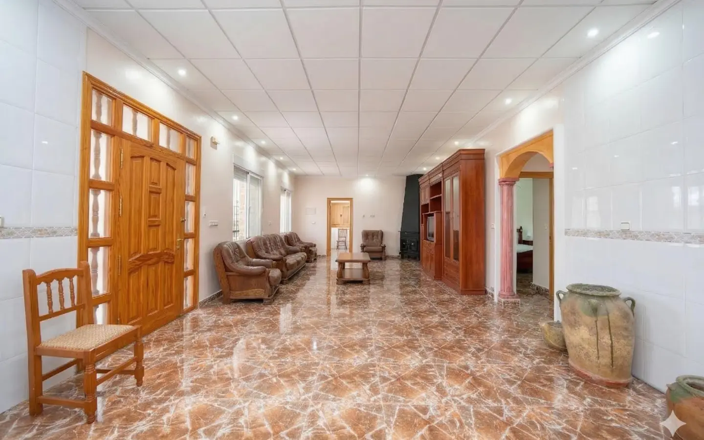 3-bedroom Industrial Unit In Crevillent, Spain (847 M²)