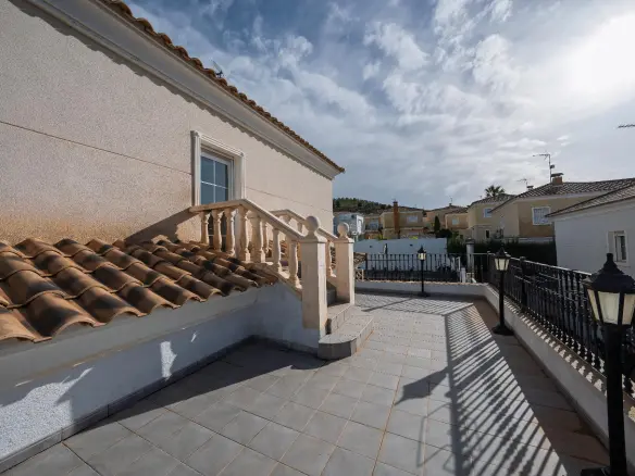 5-bedroom Villa In Aspe, Spain (277 M²)