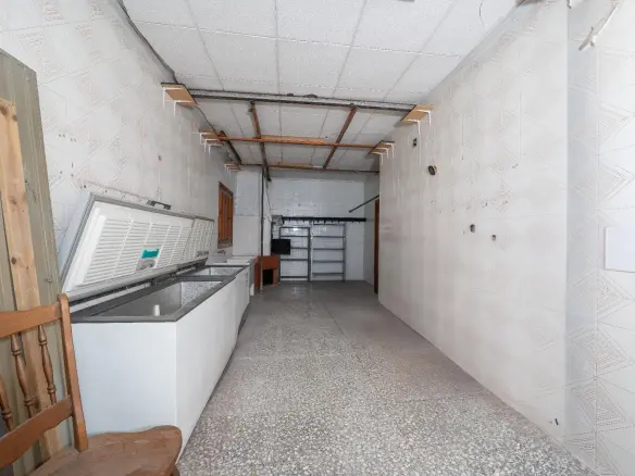 3-bedroom Industrial Unit In Crevillent, Spain (847 M²)