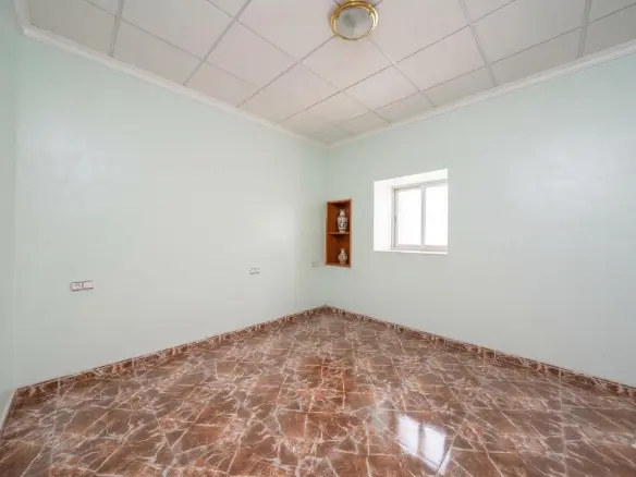 3-bedroom Industrial Unit In Crevillent, Spain (847 M²)