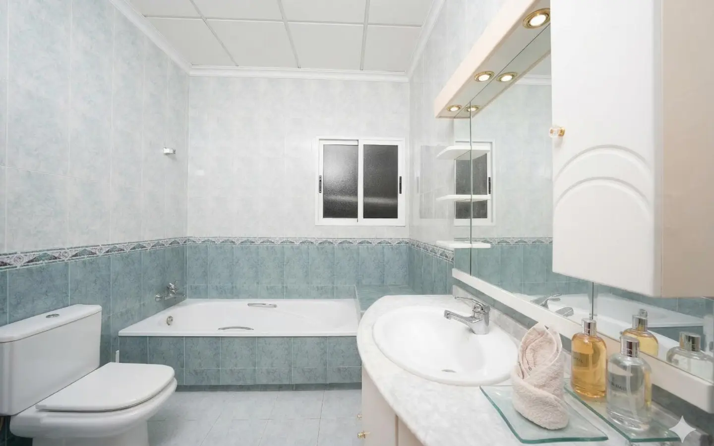 3-bedroom Industrial Unit In Crevillent, Spain (847 M²)