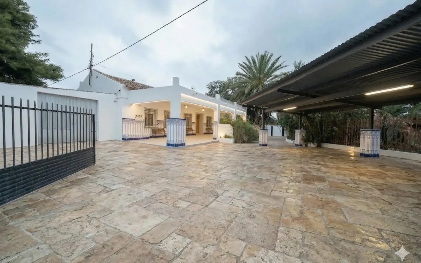 3-bedroom Industrial Unit In Crevillent, Spain (847 M²)