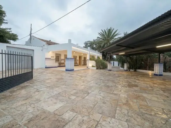 3-bedroom Industrial Unit In Crevillent, Spain (847 M²)