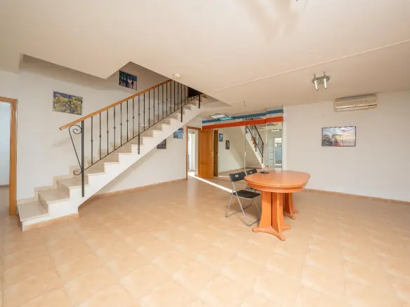 5-bedroom Villa In Aspe, Spain (277 M²)