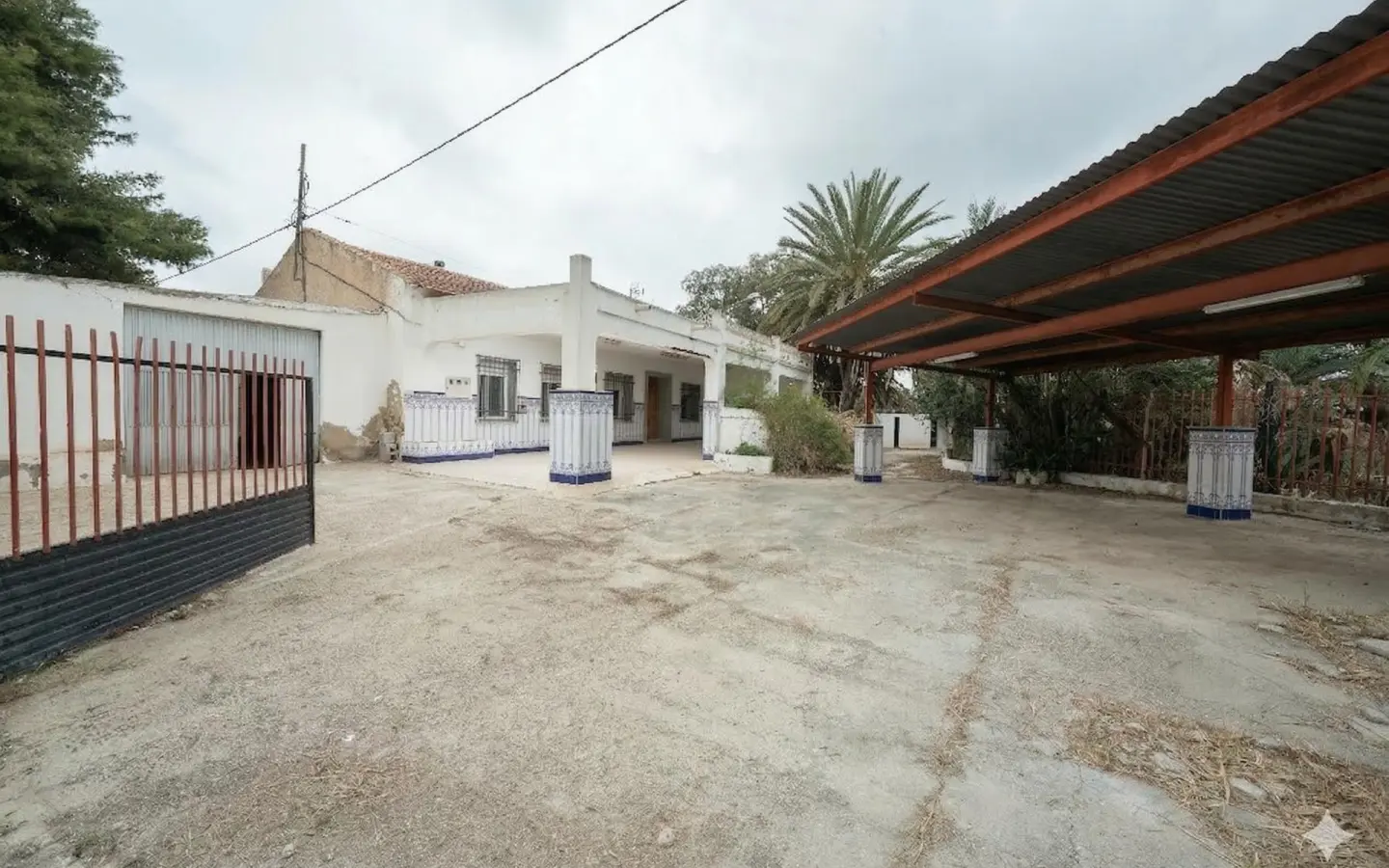 3-bedroom Industrial Unit In Crevillent, Spain (847 M²)