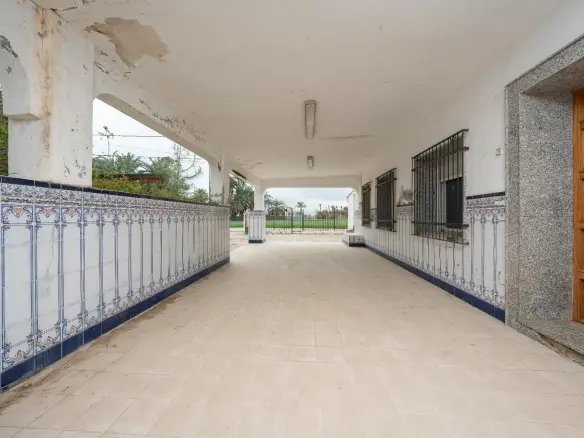 3-bedroom Industrial Unit In Crevillent, Spain (847 M²)