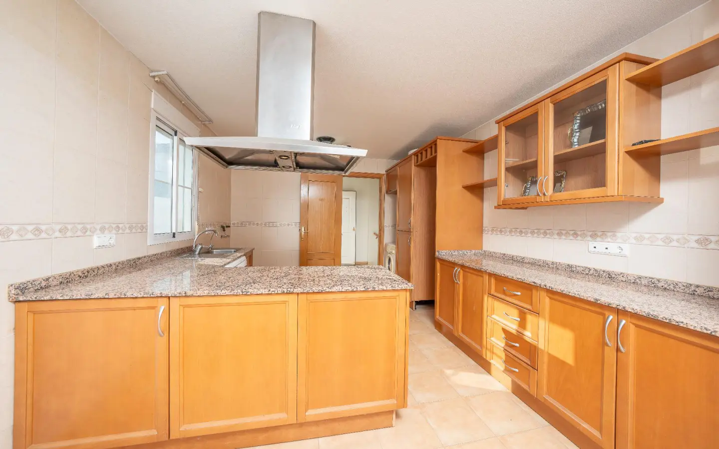 5-bedroom Villa In Aspe, Spain (277 M²)