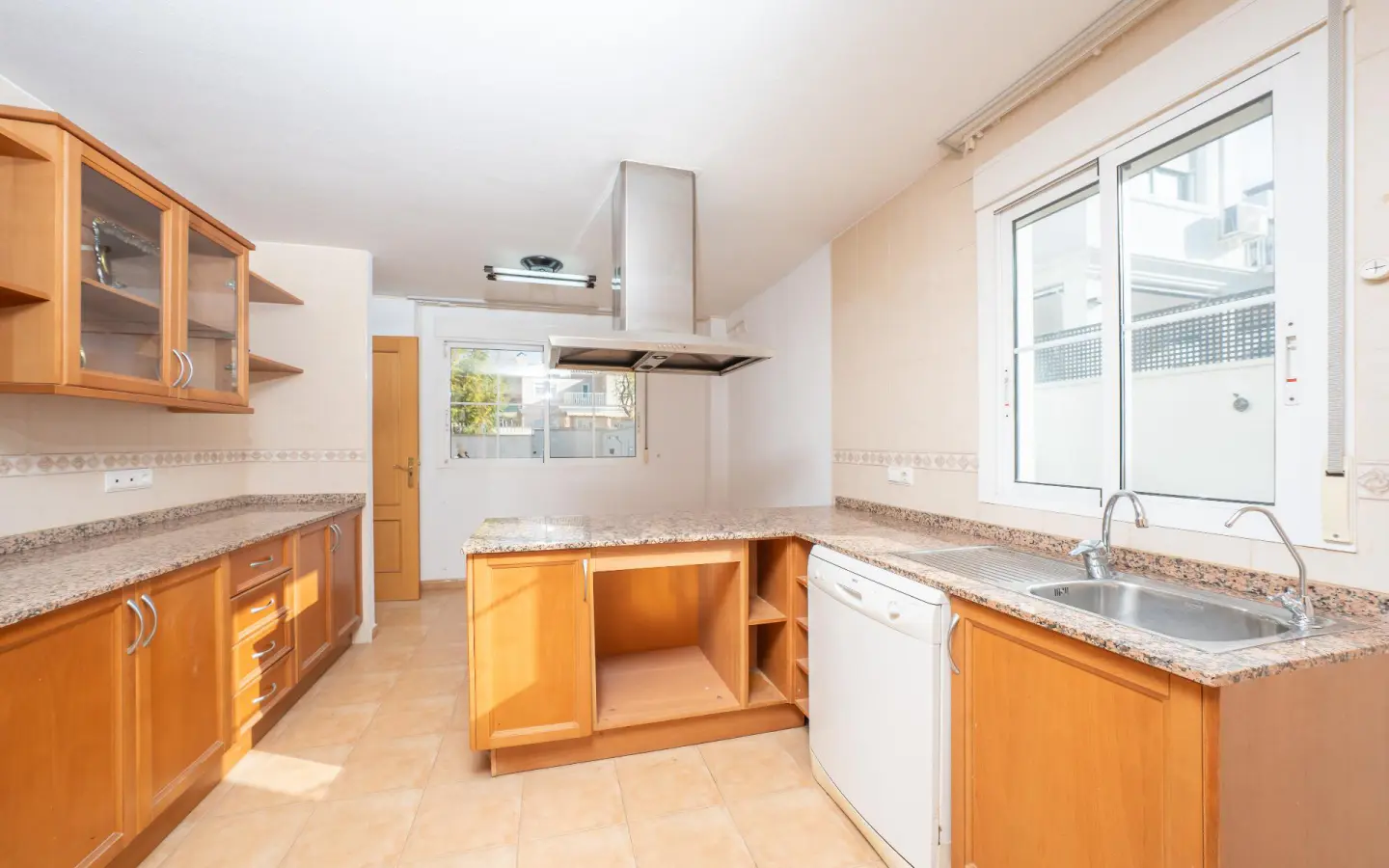 5-bedroom Villa In Aspe, Spain (277 M²)