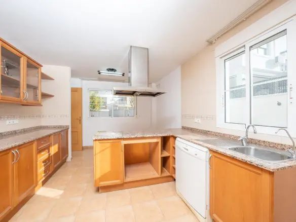 5-bedroom Villa In Aspe, Spain (277 M²)