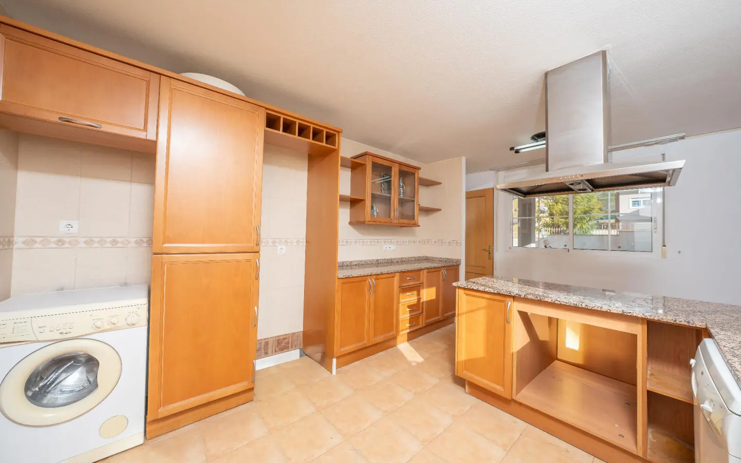 5-bedroom Villa In Aspe, Spain (277 M²)