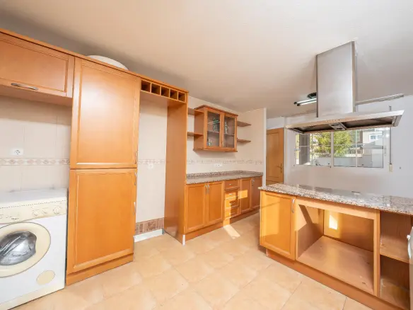 5-bedroom Villa In Aspe, Spain (277 M²)
