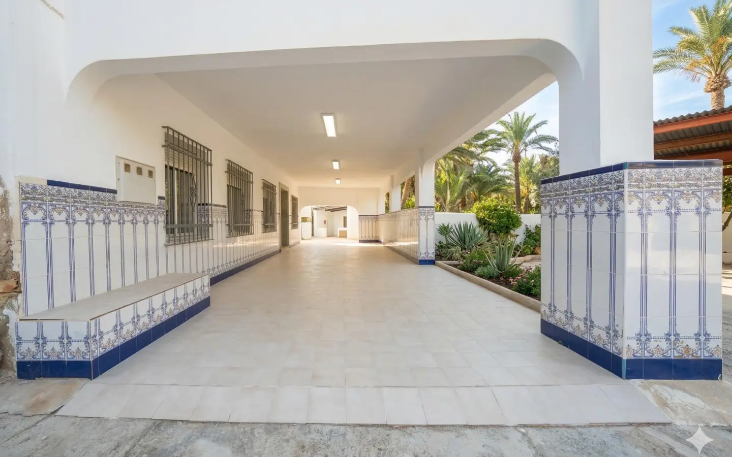 3-bedroom Industrial Unit In Crevillent, Spain (847 M²)