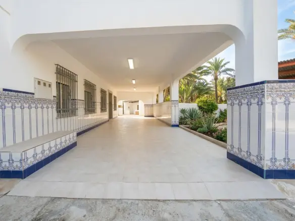 3-bedroom Industrial Unit In Crevillent, Spain (847 M²)