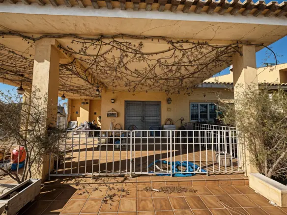5-bedroom Villa In Almansa, Spain (21.900 M² Plot)