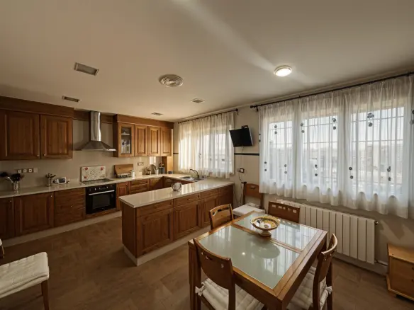 5-bedroom Villa In Almansa, Spain (21.900 M² Plot)