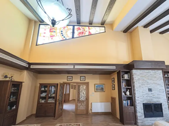 5-bedroom Villa In Almansa, Spain (21.900 M² Plot)