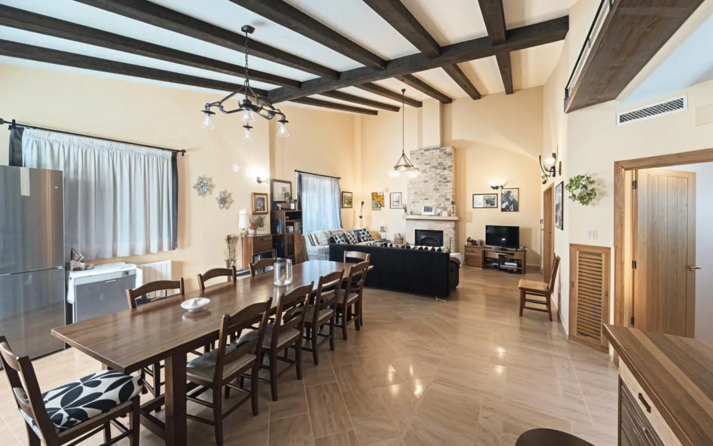 5-bedroom Villa In Almansa, Spain (21.900 M² Plot)