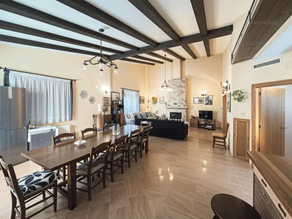 5-bedroom Villa In Almansa, Spain (21.900 M² Plot)