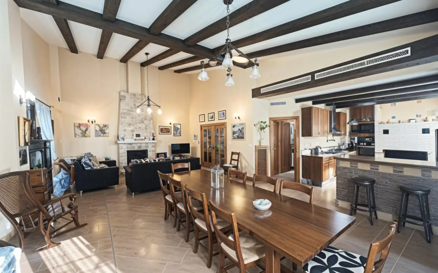 5-bedroom Villa In Almansa, Spain (21.900 M² Plot)
