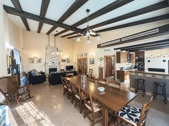 5-bedroom Villa In Almansa, Spain (21.900 M² Plot)