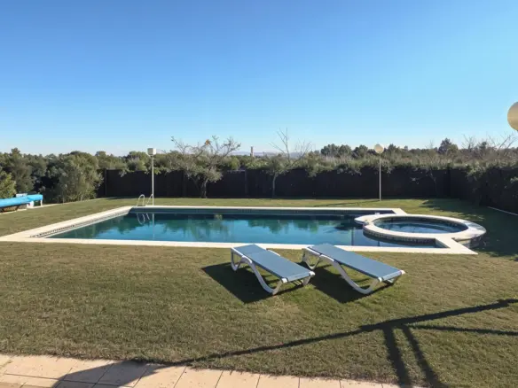 5-bedroom Villa In Almansa, Spain (21.900 M² Plot)