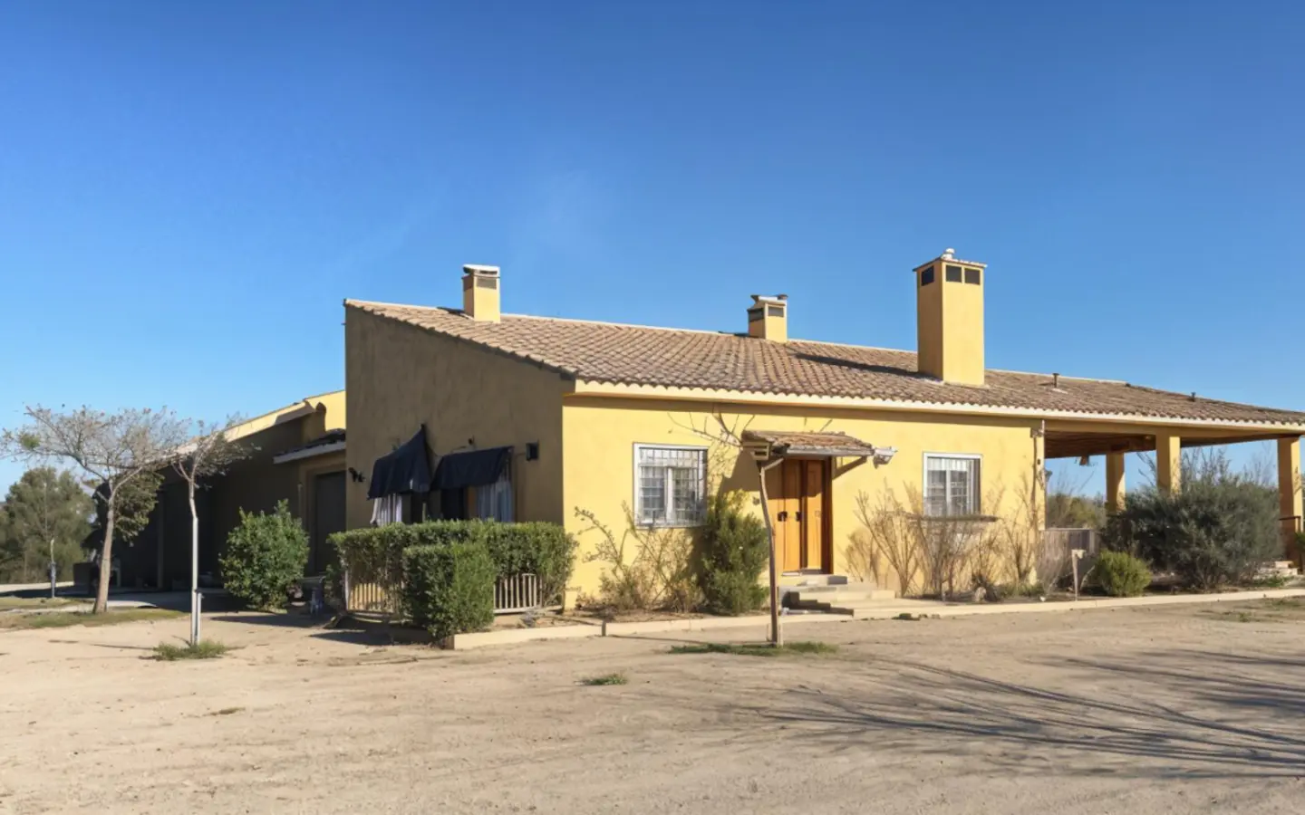 5-bedroom Villa In Almansa, Spain (21.900 M² Plot)