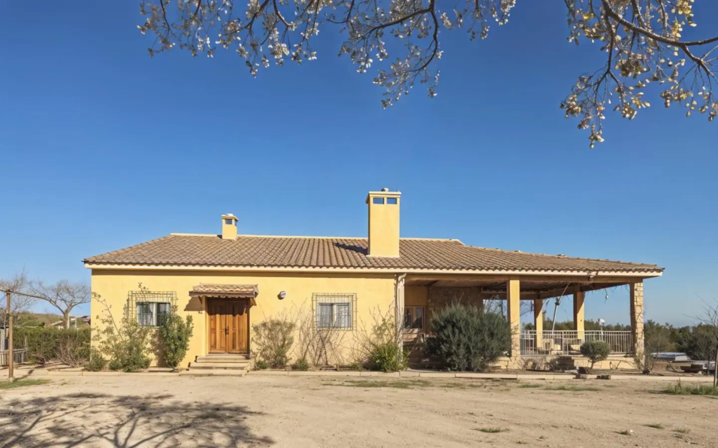 5-bedroom Villa In Almansa, Spain (21.900 M² Plot)
