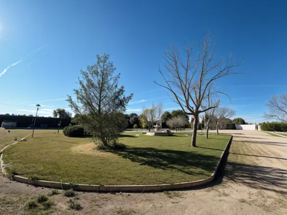 5-bedroom Villa In Almansa, Spain (21.900 M² Plot)