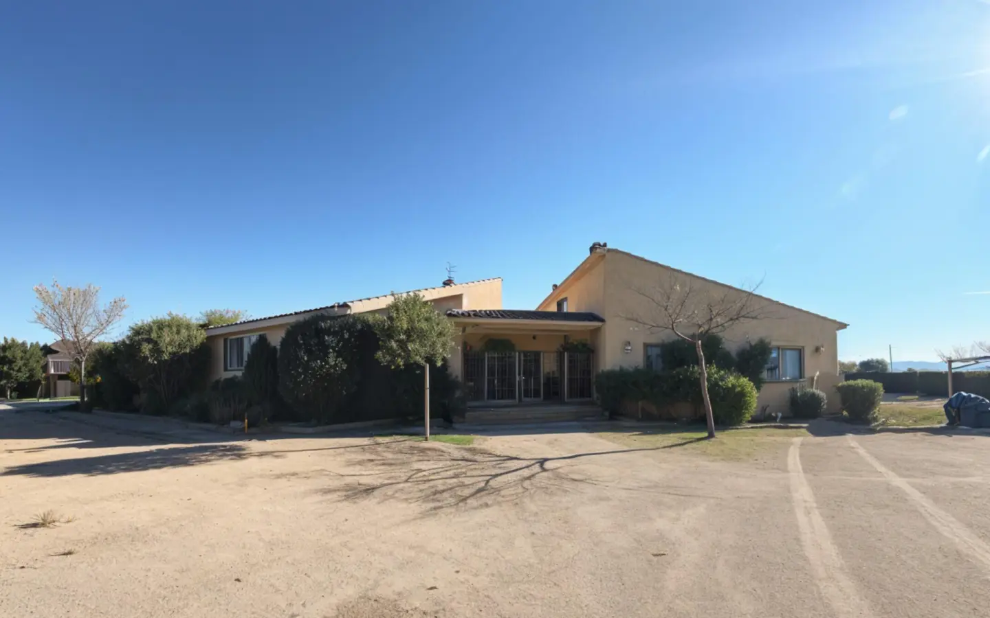 5-bedroom Villa In Almansa, Spain (21.900 M² Plot)
