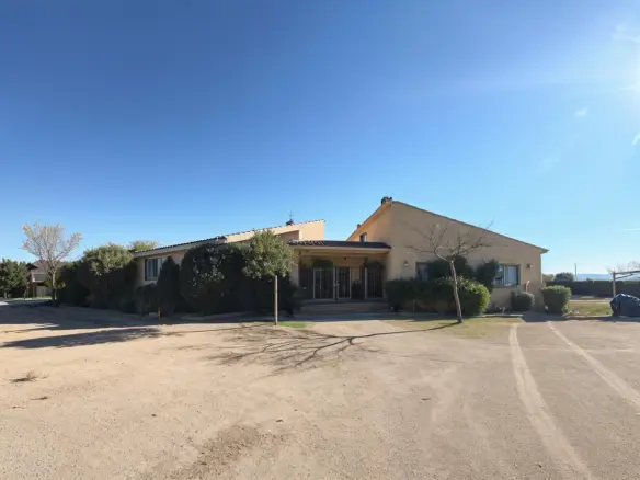 5-bedroom Villa In Almansa, Spain (21.900 M² Plot)