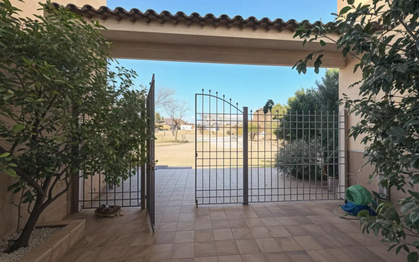 5-bedroom Villa In Almansa, Spain (21.900 M² Plot)