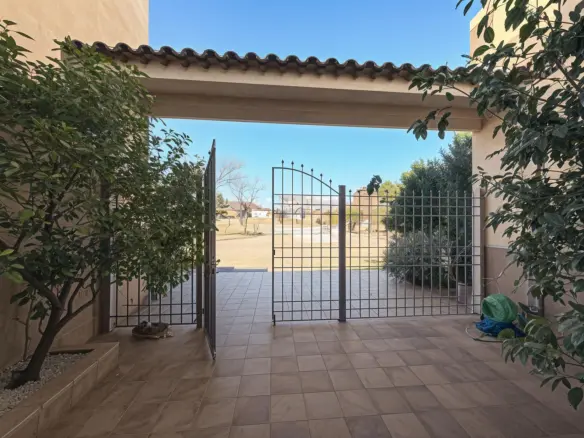 5-bedroom Villa In Almansa, Spain (21.900 M² Plot)