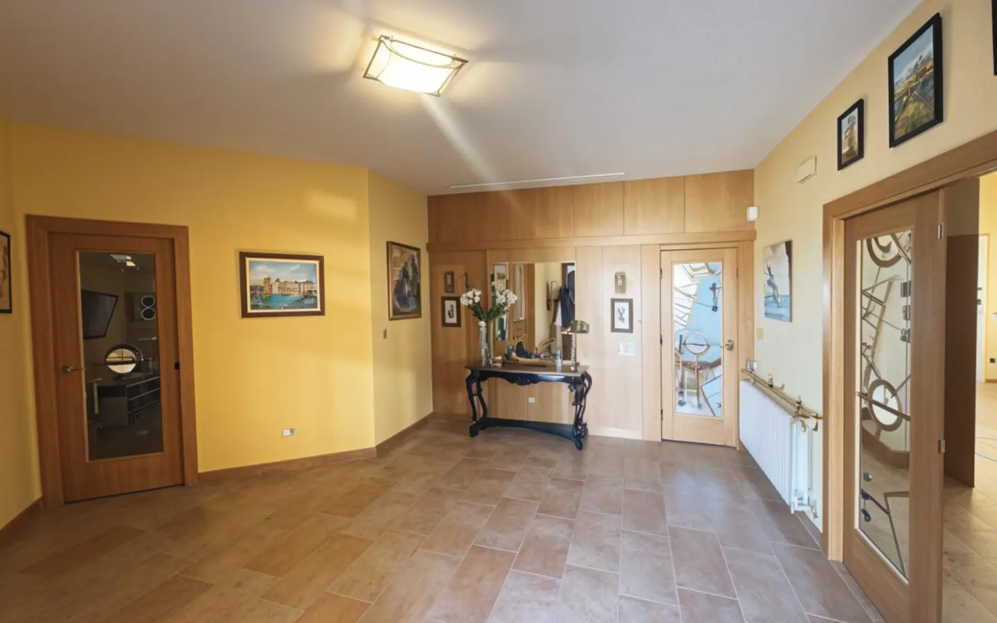 5-bedroom Villa In Almansa, Spain (21.900 M² Plot)