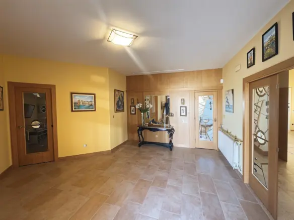 5-bedroom Villa In Almansa, Spain (21.900 M² Plot)
