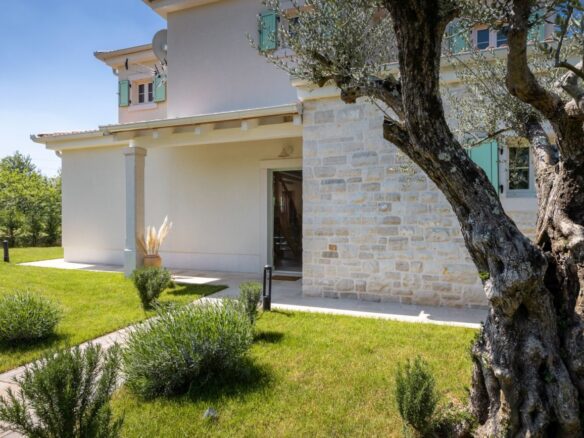 Beautiful Stone House Near Poreč