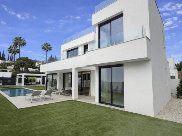 Brand New 5/6 Bedrooms Villa In Nueva Atalaya, Estepona