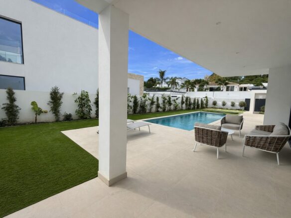 Brand New 5/6 Bedrooms Villa In Nueva Atalaya, Estepona