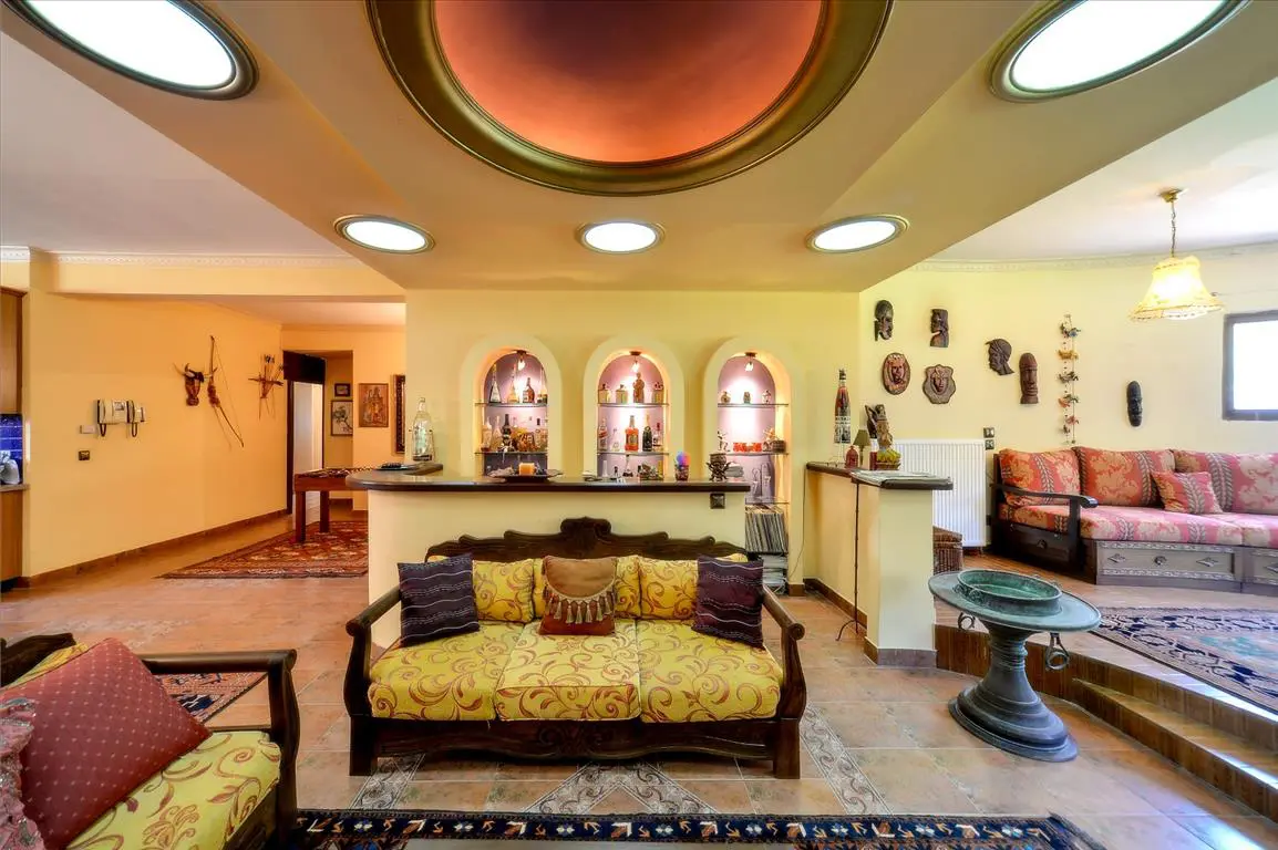 Villa Of 1168 M² In The Suburbs Of Thessaloniki