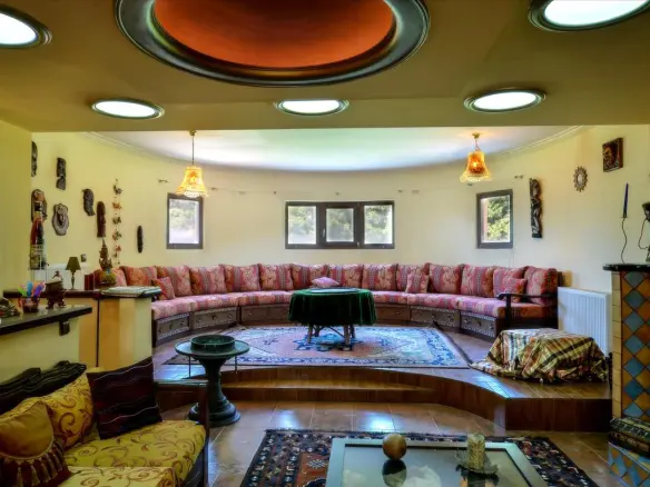 Villa Of 1168 M² In The Suburbs Of Thessaloniki
