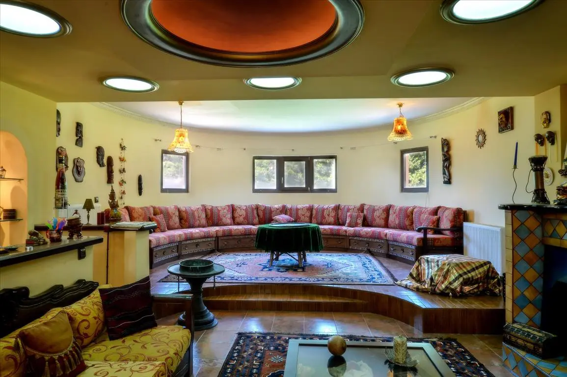 Villa Of 1168 M² In The Suburbs Of Thessaloniki