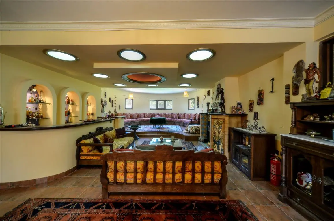 Villa Of 1168 M² In The Suburbs Of Thessaloniki
