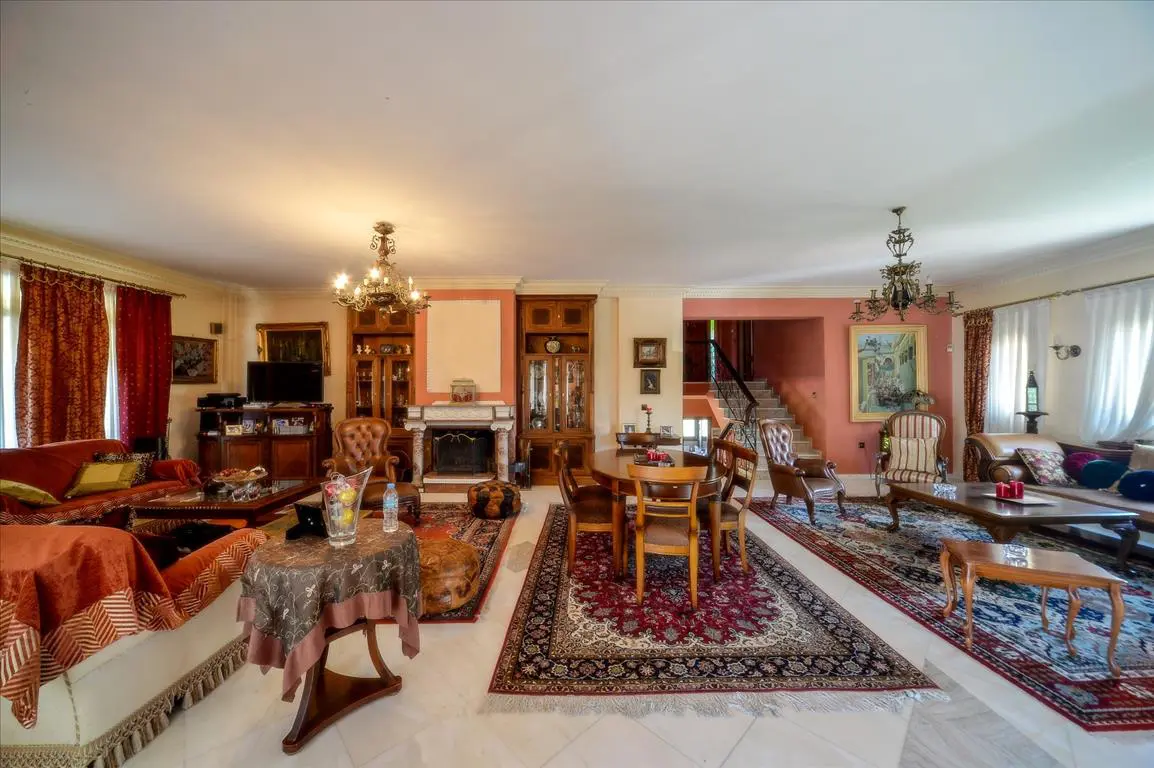 Villa Of 1168 M² In The Suburbs Of Thessaloniki