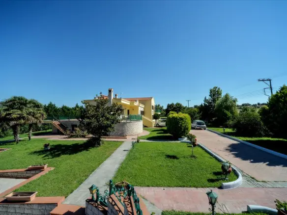 Villa Of 1168 M² In The Suburbs Of Thessaloniki