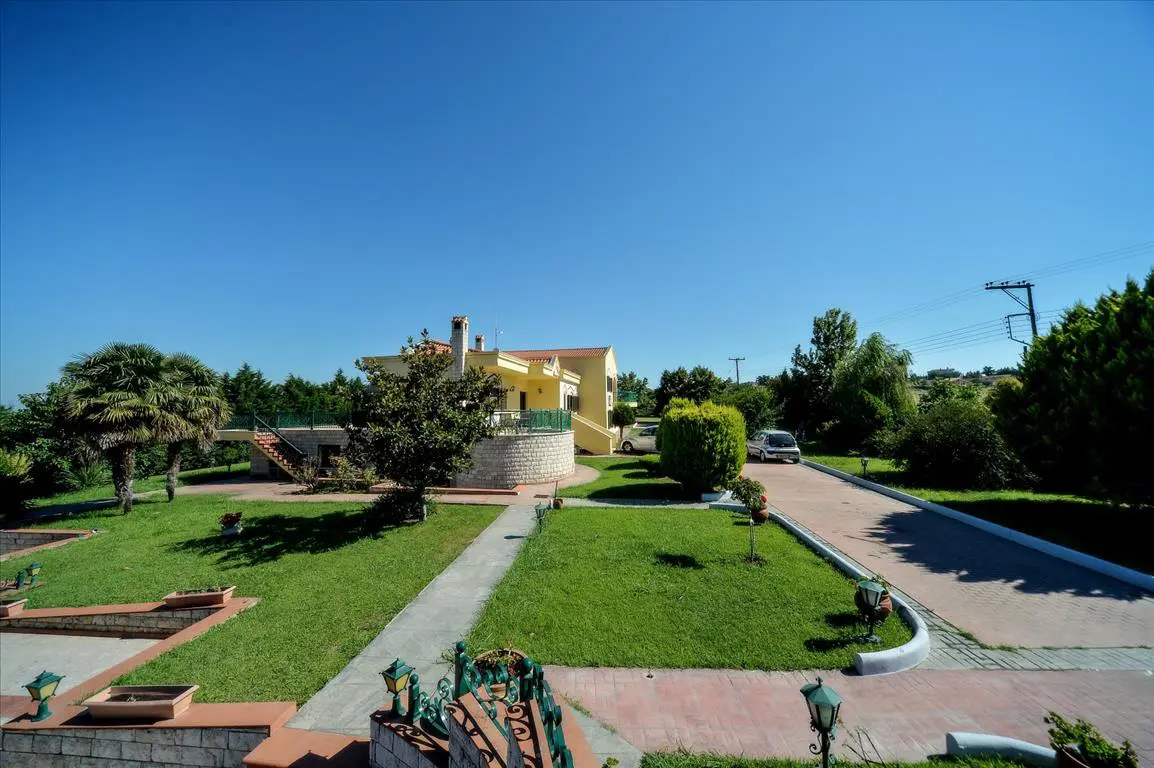 Villa Of 1168 M² In The Suburbs Of Thessaloniki